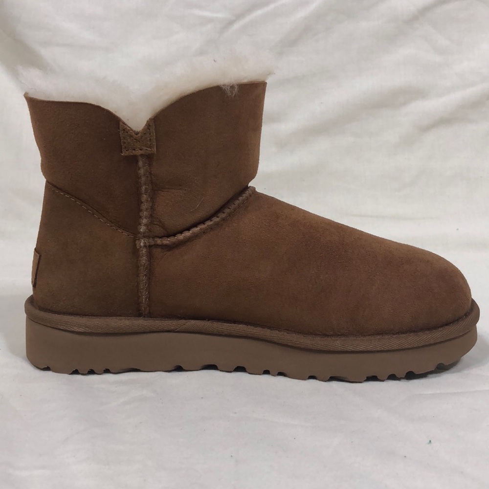 NIB UGG W Bailey Button II Flower Size: 6 & 7 - Picture 4 of 8